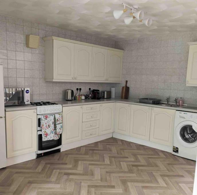 Seaside Cottage, 8min Walk To Beach. Dog Friendly. * NWI