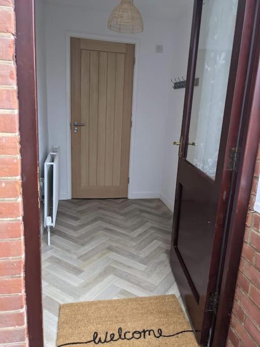 Casa de férias Seaside Cottage, 8min Walk To Beach. Dog Friendly. NWI