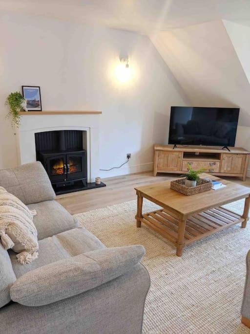 Seaside Cottage, 8min Walk To Beach. Dog Friendly.