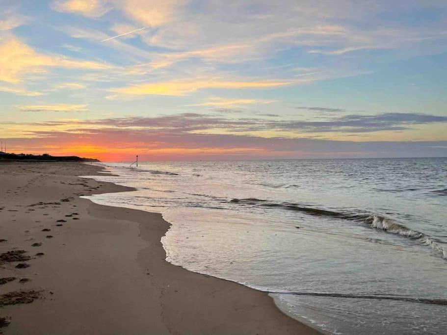Seaside Cottage, 8min Walk To Beach. Dog Friendly. Casa de férias