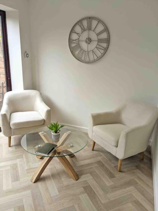 Casa de férias Seaside Cottage, 8min Walk To Beach. Dog Friendly. NWI