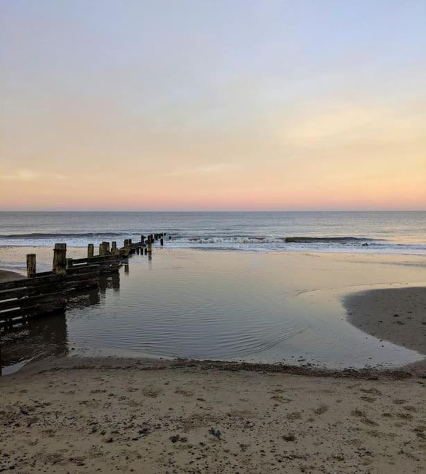 Seaside Cottage, 8min Walk To Beach. Dog Friendly. Casa de férias *