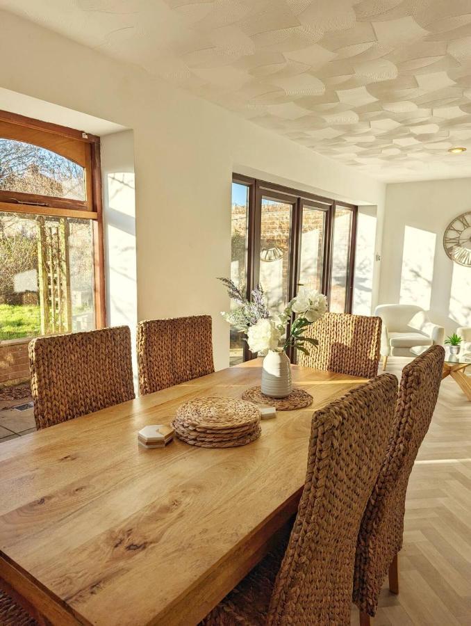 Casa de férias Seaside Cottage, 8min Walk To Beach. Dog Friendly. *