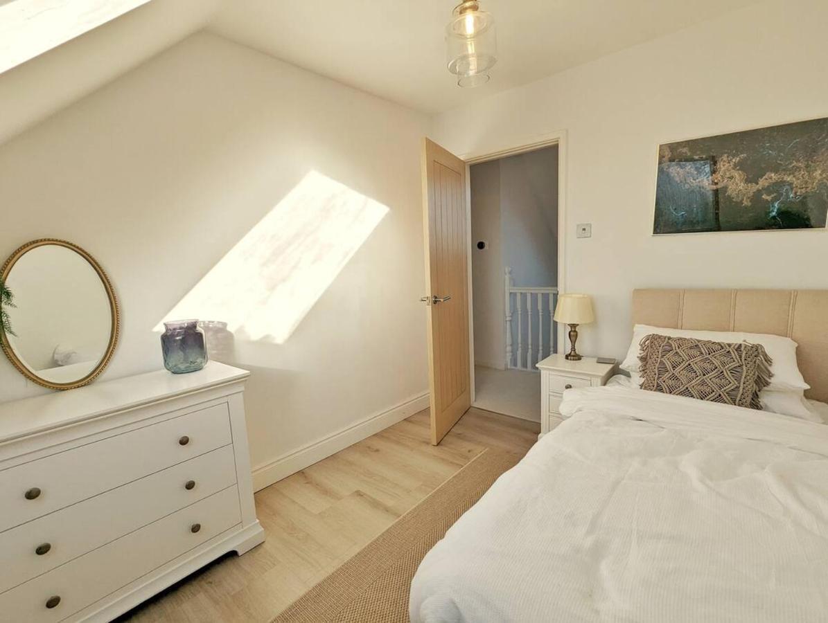 Seaside Cottage, 8min Walk To Beach. Dog Friendly. *