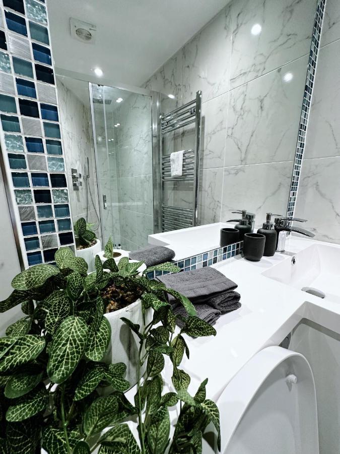 2 Southwell Road - Luxurious Centre *
