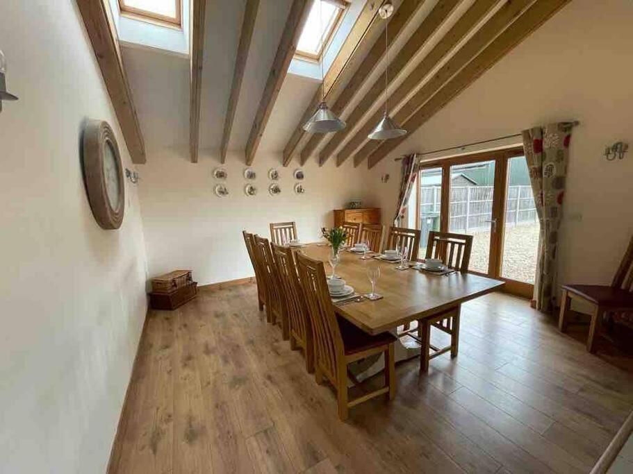 Casa de férias Charming Norfolk Barn Conversion In Barnham Broom NWI