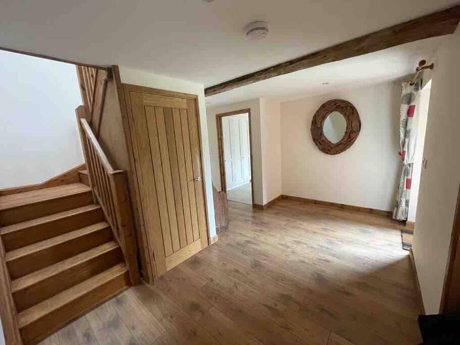 Charming Norfolk Barn Conversion In Barnham Broom * NWI