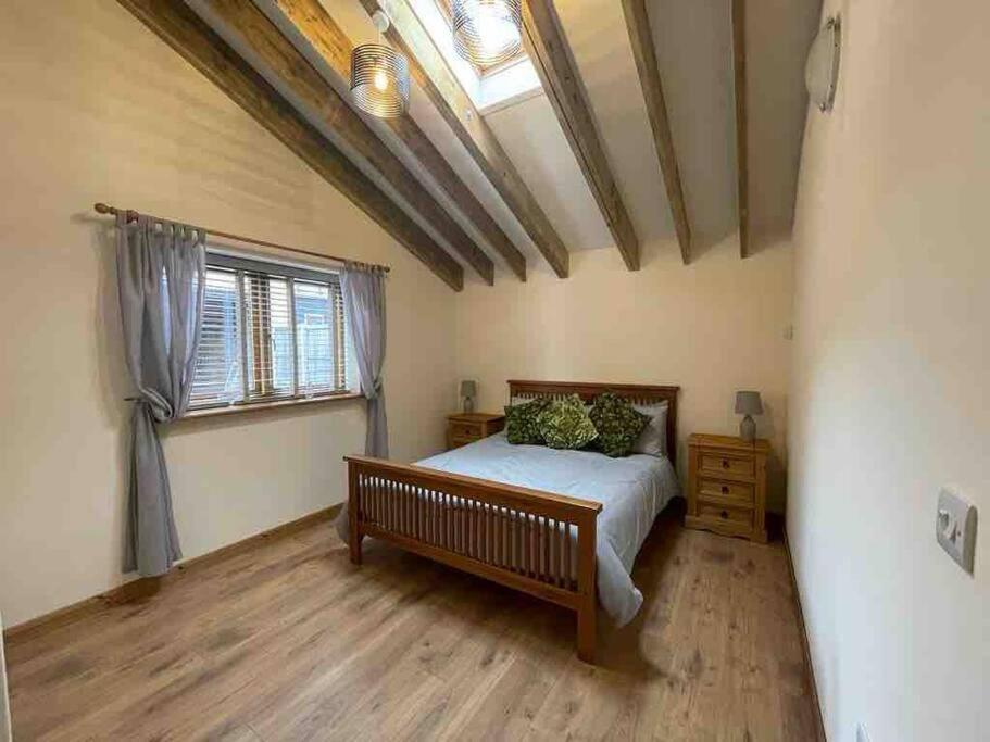 Casa de férias Charming Norfolk Barn Conversion In Barnham Broom *