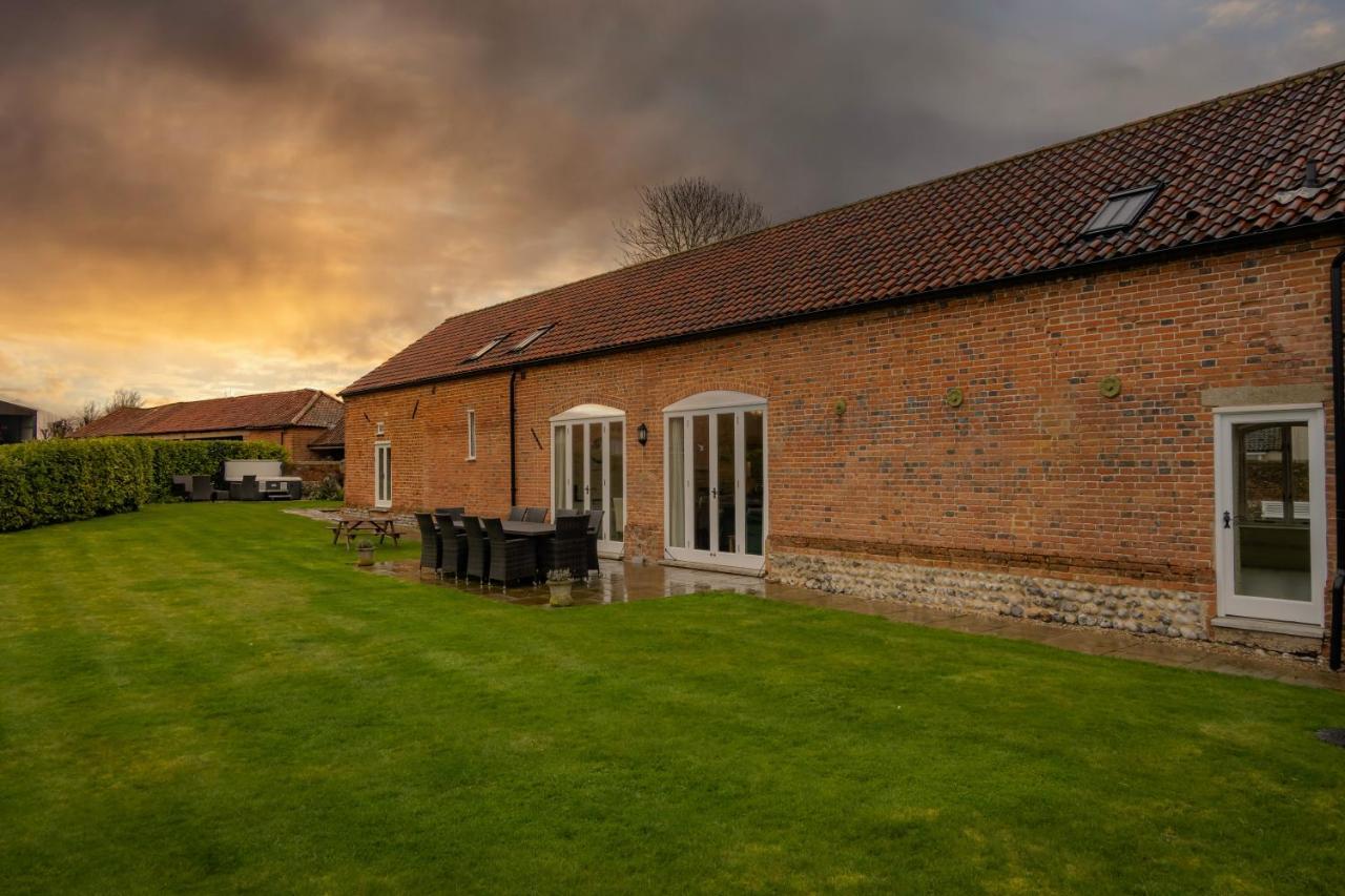 Chestnut Barn, North Norfolk With Private Hot Tub & Close To Beaches Holiday home *