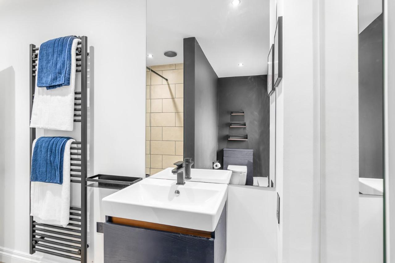 Seven Space Nadler Apartment *