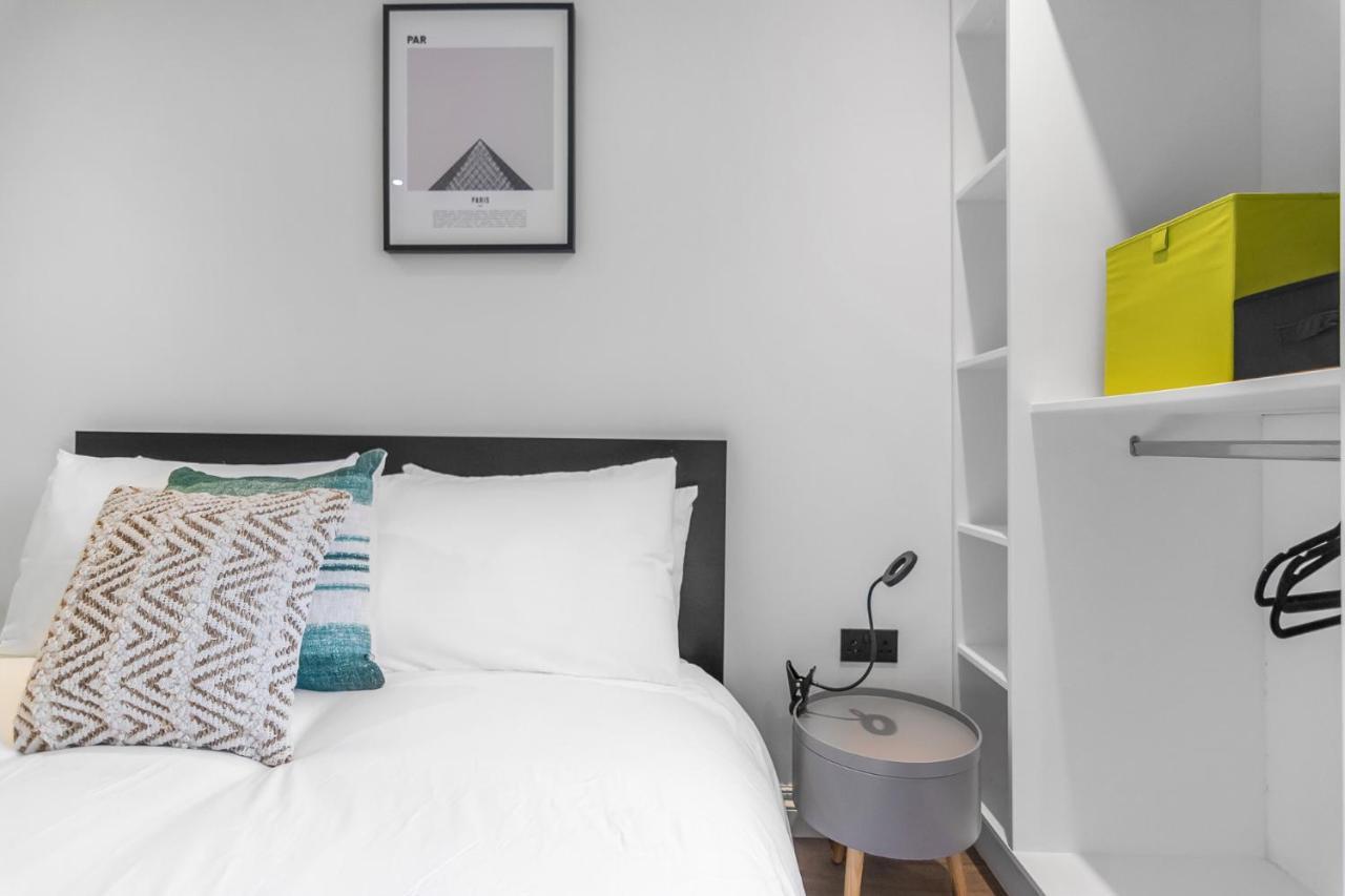 Seven Space Nadler Apartment *