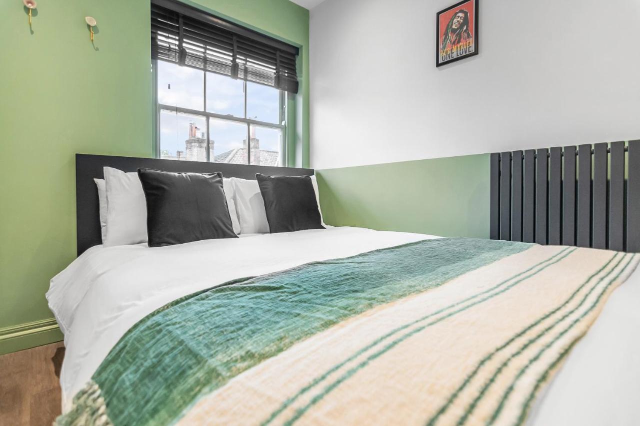 Seven Space Nadler Apartment