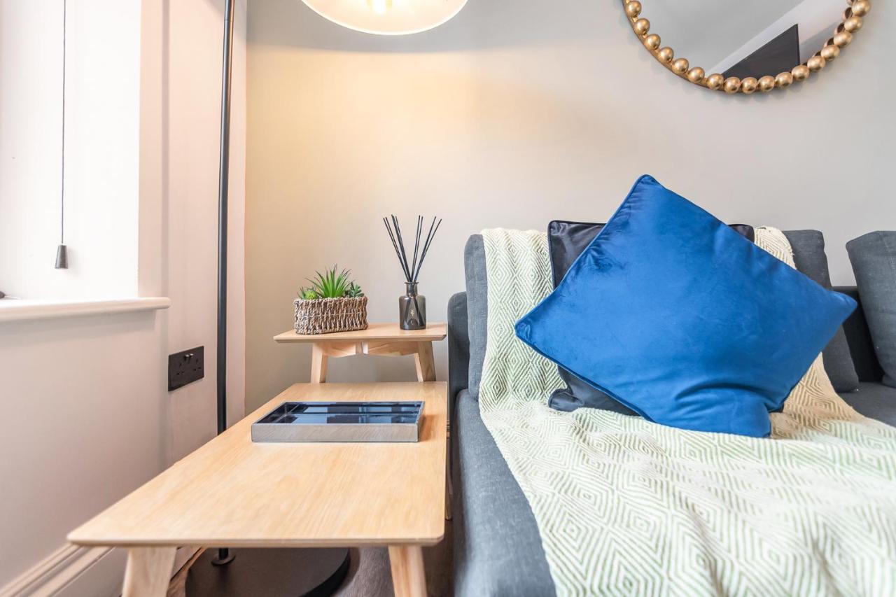 Seven Space Nadler Apartment *