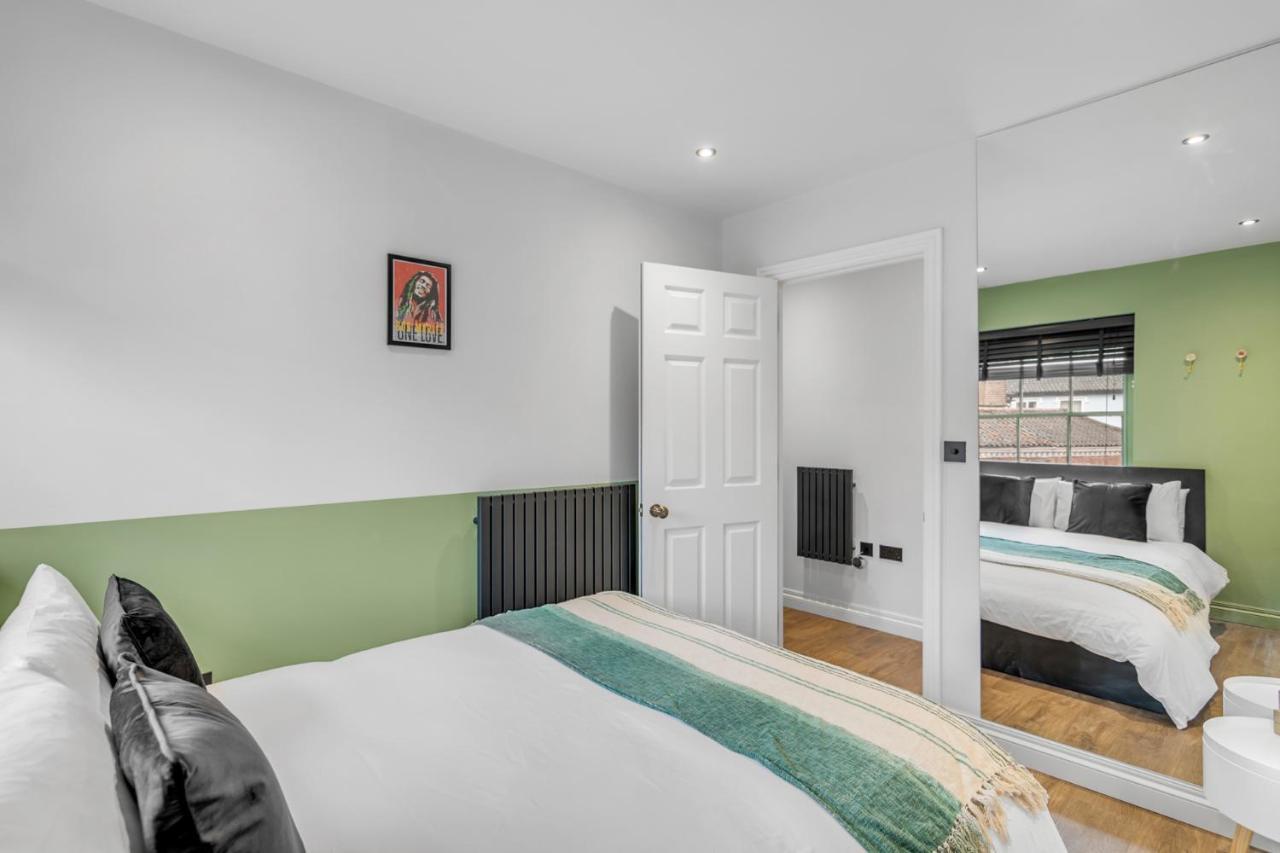 Seven Space Nadler Apartment *