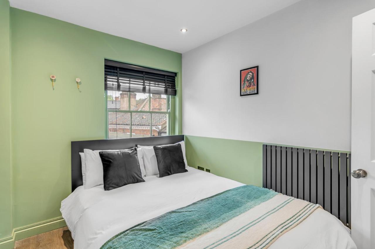 Seven Space Nadler Apartment