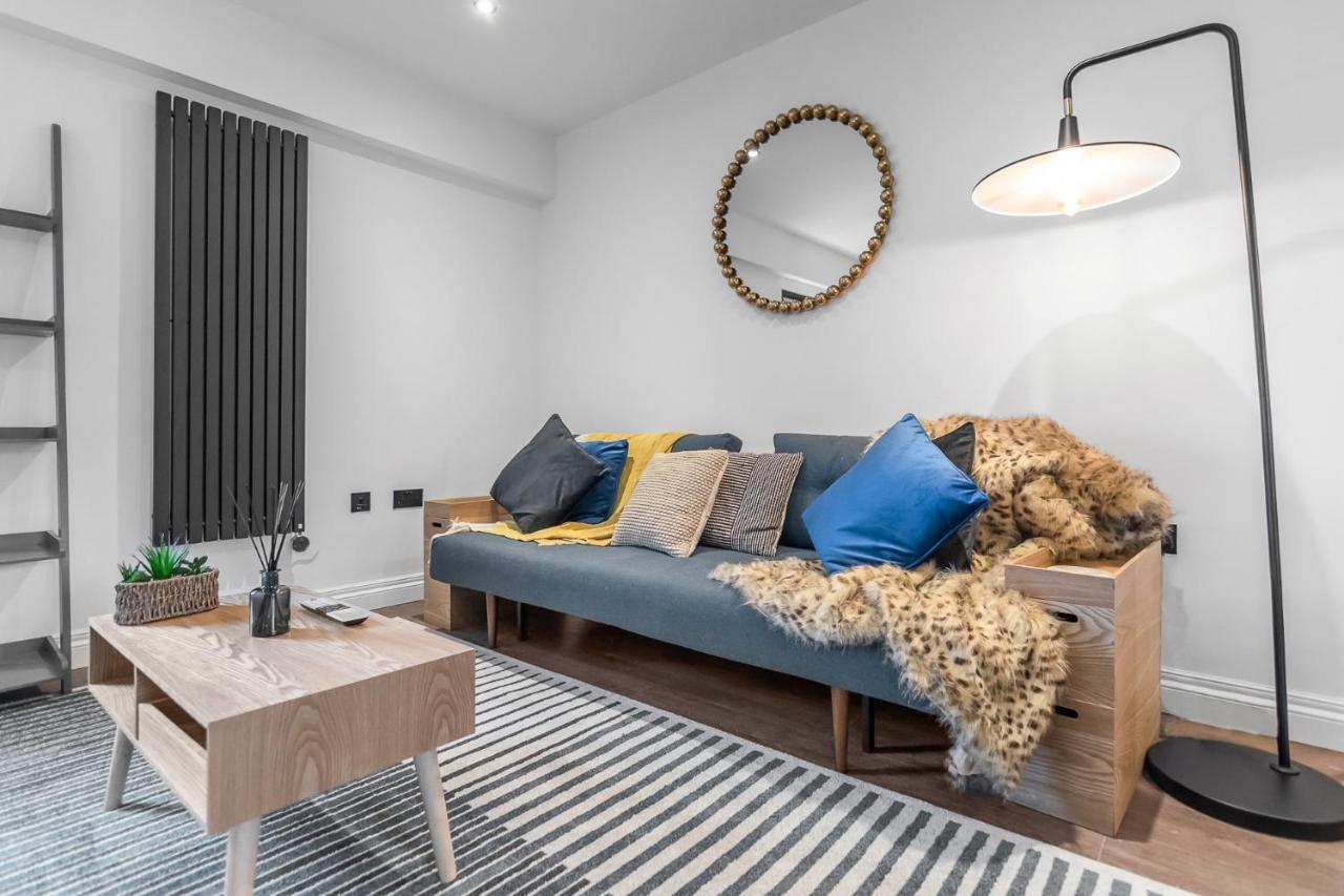 Seven Space Nadler Apartment *