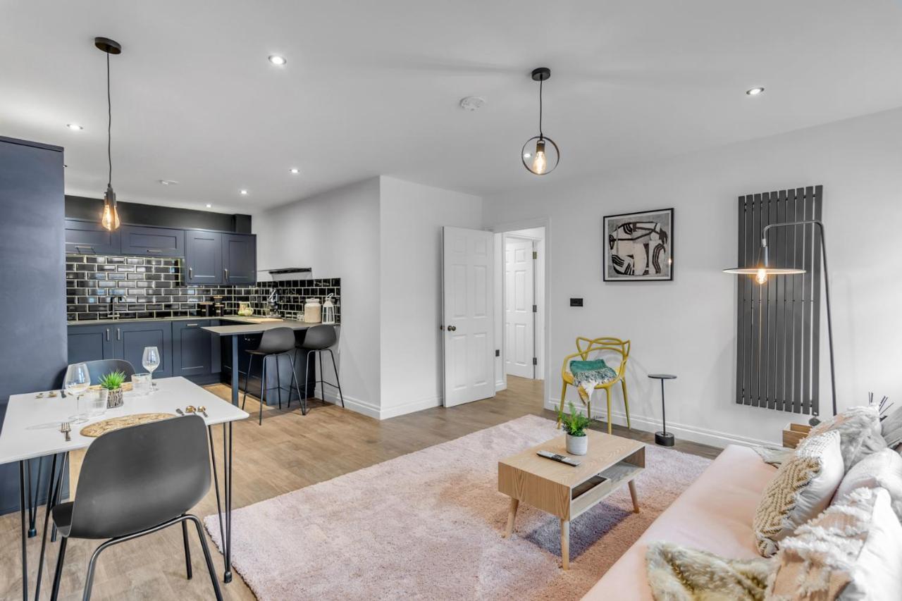 Seven Space Nadler Apartment