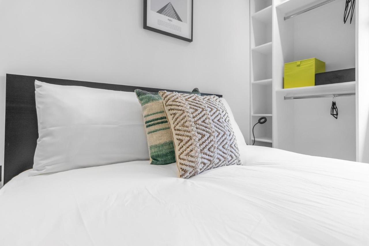 Apartment Seven Space Nadler