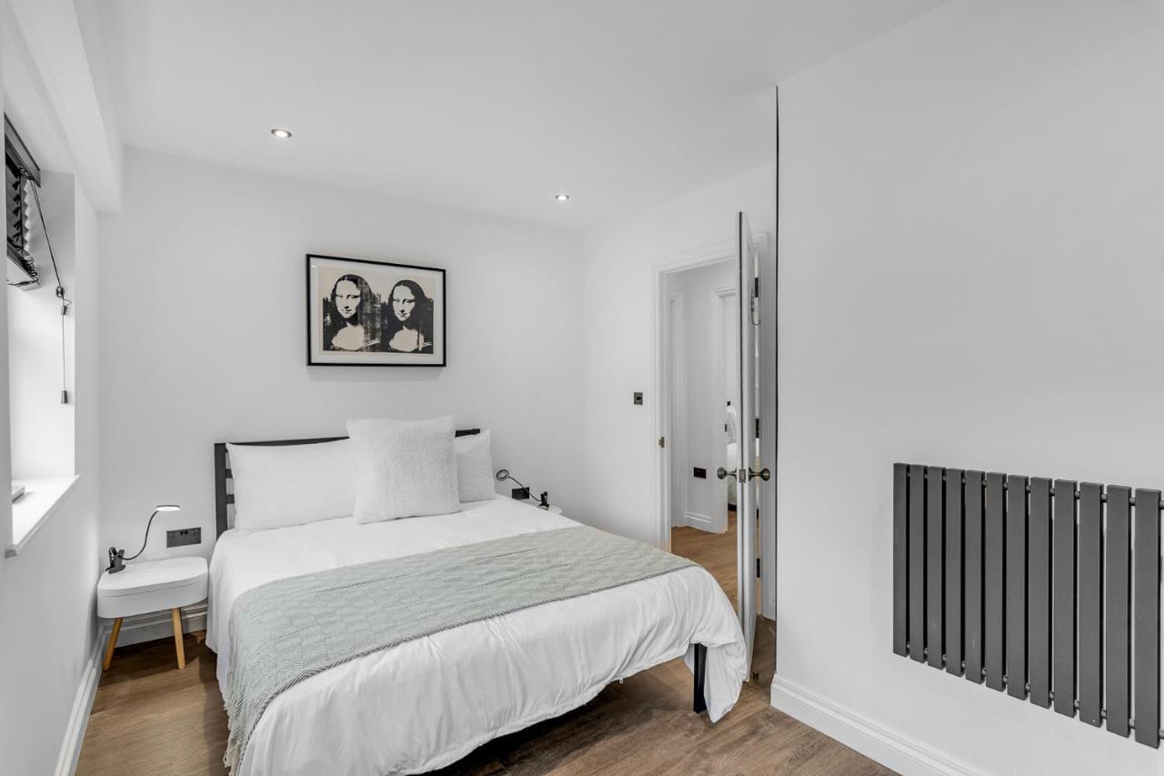 Seven Space Nadler Apartment