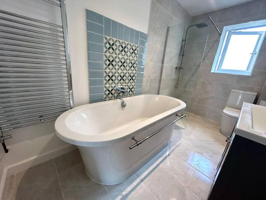 2 - Badger Sett, Modern With Hottub In Norfolk Norwich