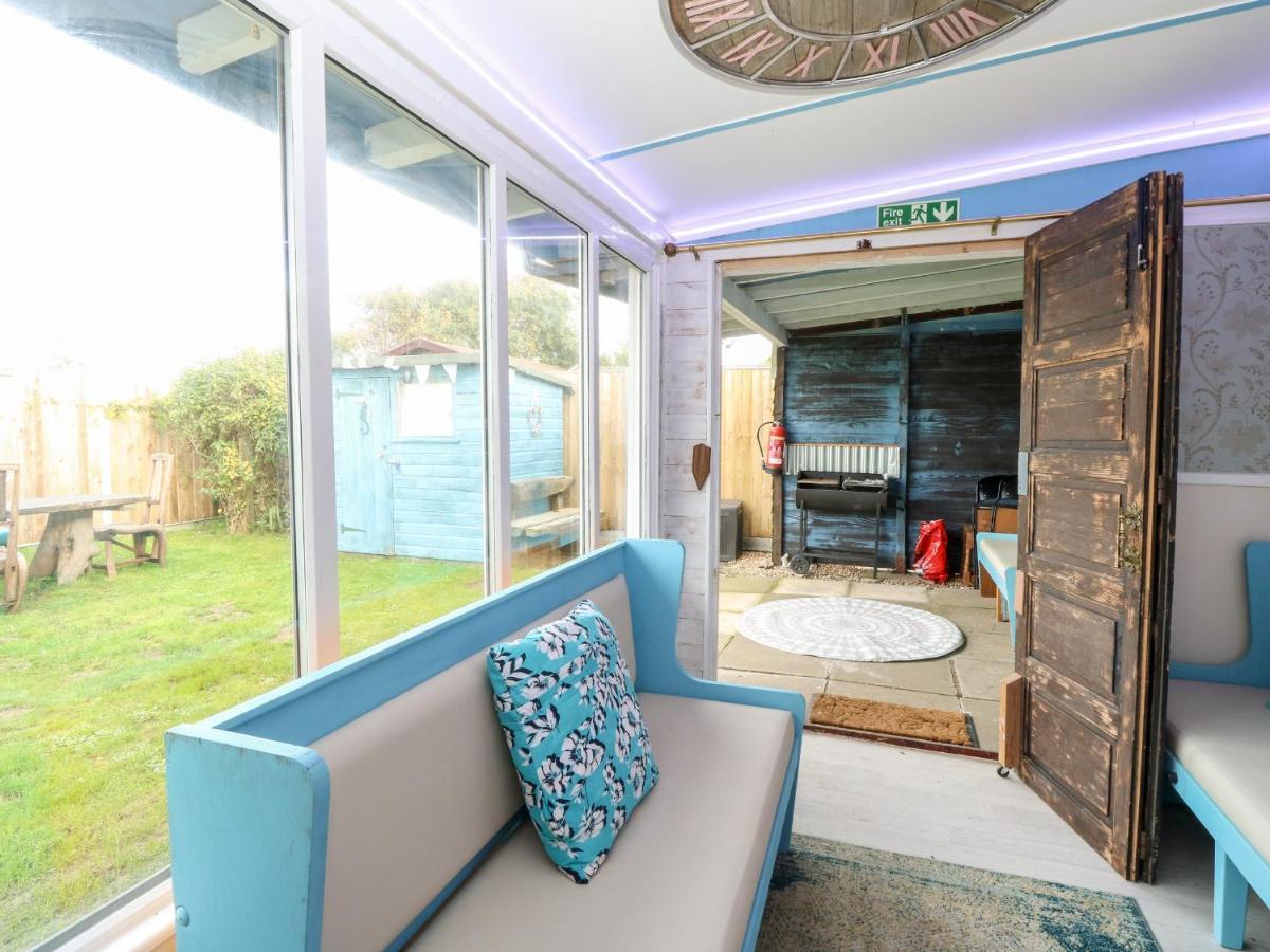 White Rabbit, Cross Lane Holiday home *