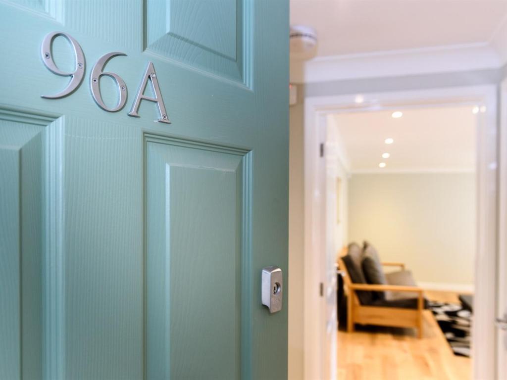 Vauxhall Apartment *