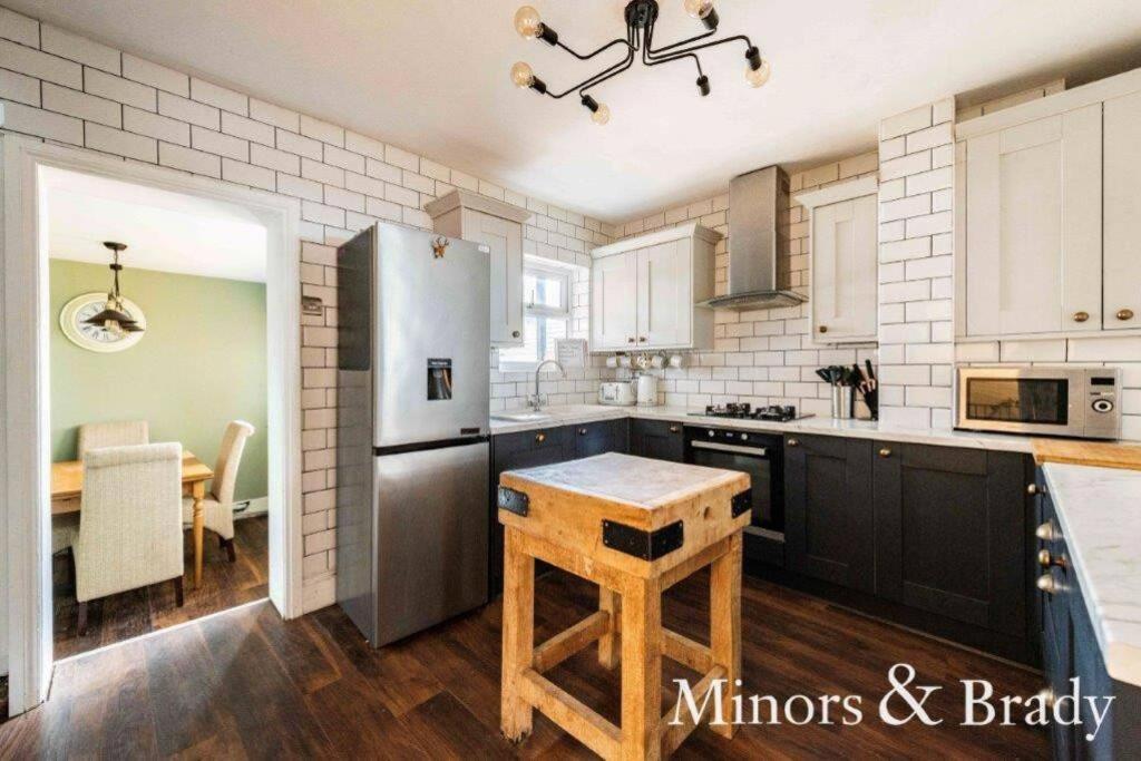 Modern Terrace With Large Garden & Standalone Bar Casa de férias Norwich