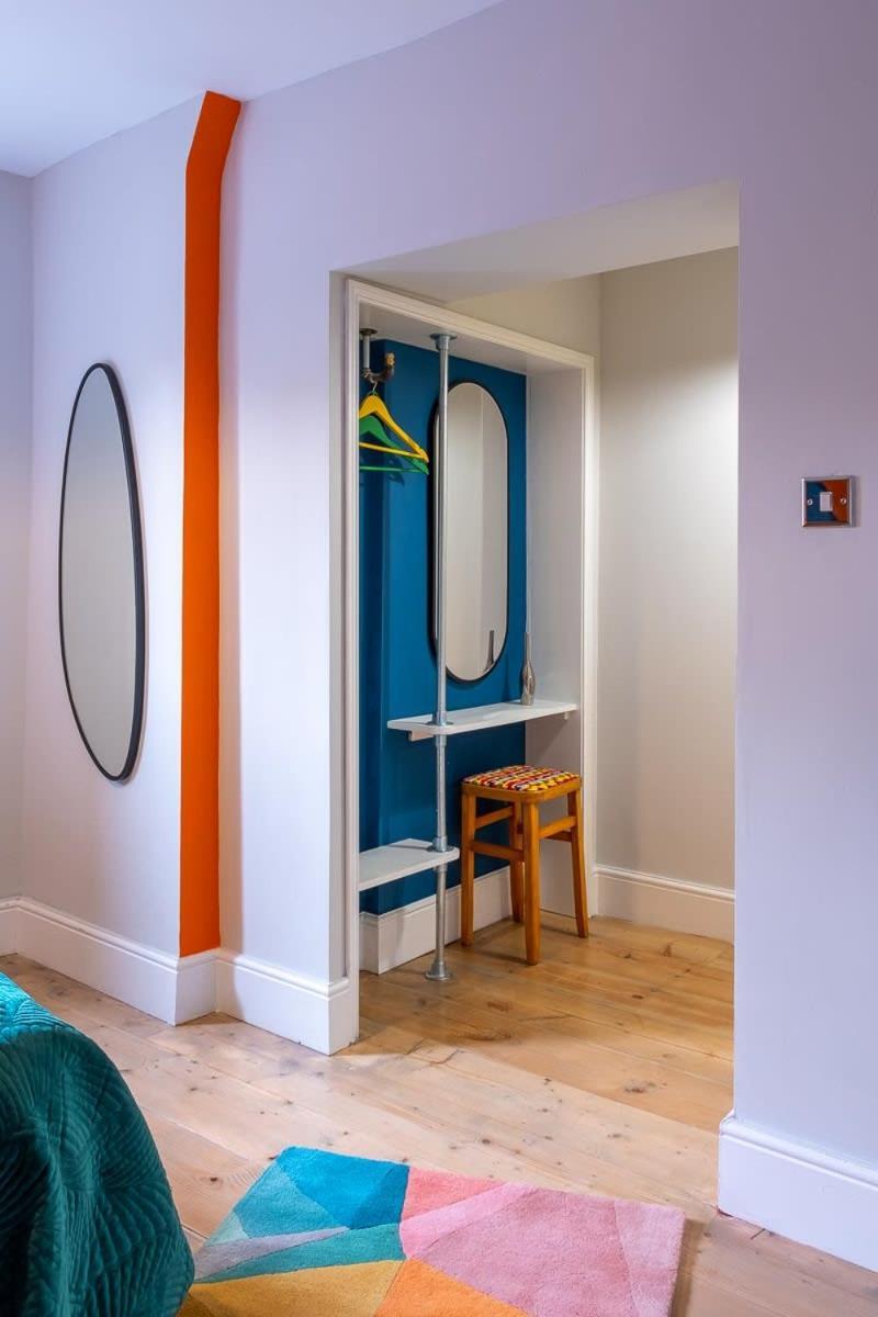 Apartment 1960s Inspired Centre For 4 With Parking