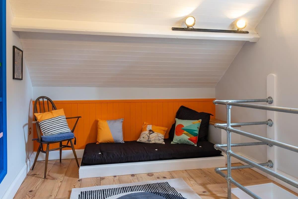 Apartment 1960s Inspired Centre For 4 With Parking