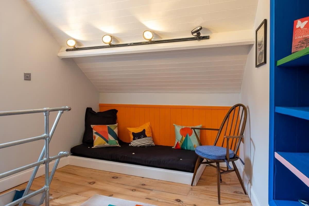 1960s Inspired Centre For 4 With Parking *
