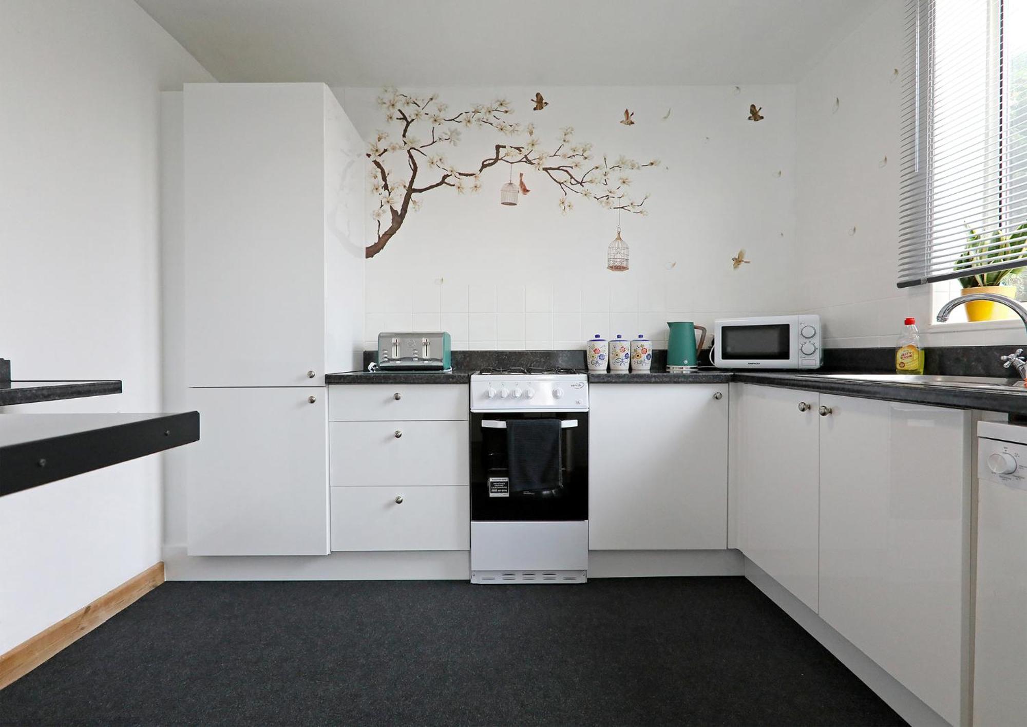 Lovely 3 Bedroom House With Free Parking & Garden Apartamento *