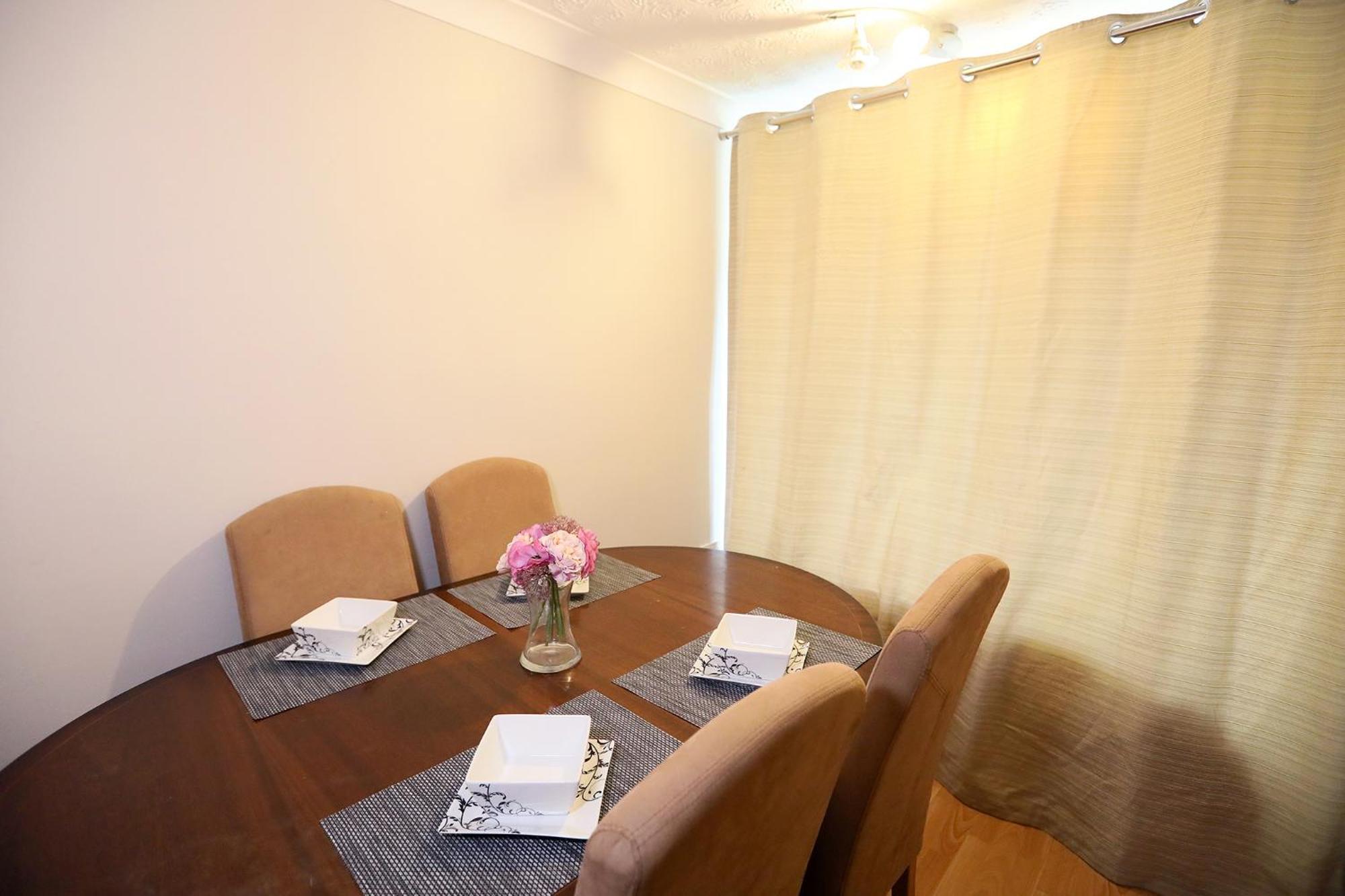 Lovely 3 Bedroom House With Free Parking & Garden Apartamento *