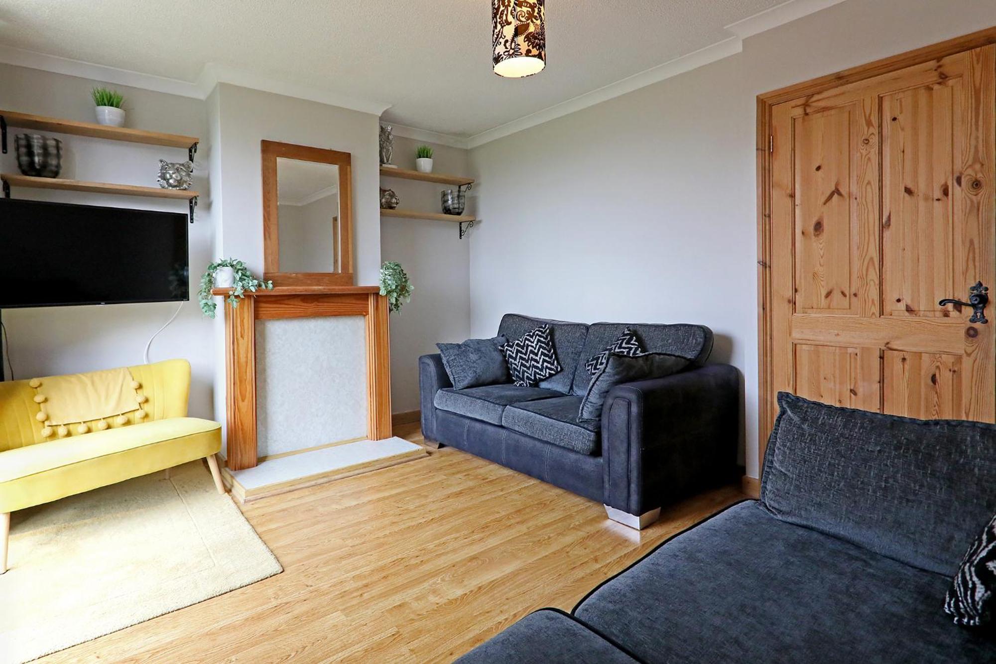 Lovely 3 Bedroom House With Free Parking & Garden