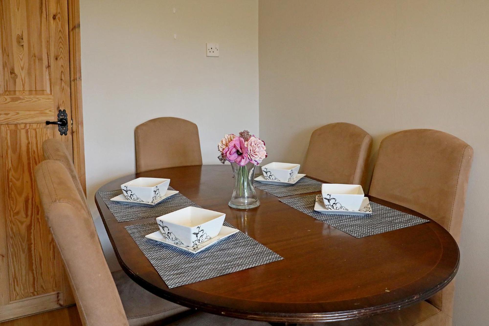 Lovely 3 Bedroom House With Free Parking & Garden Apartamento NWI