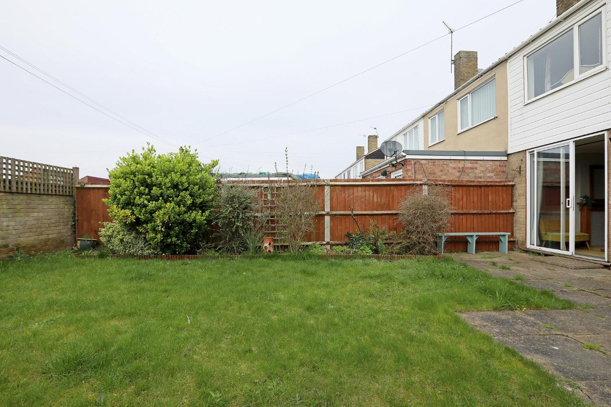 Lovely 3 Bedroom House With Free Parking & Garden * NWI