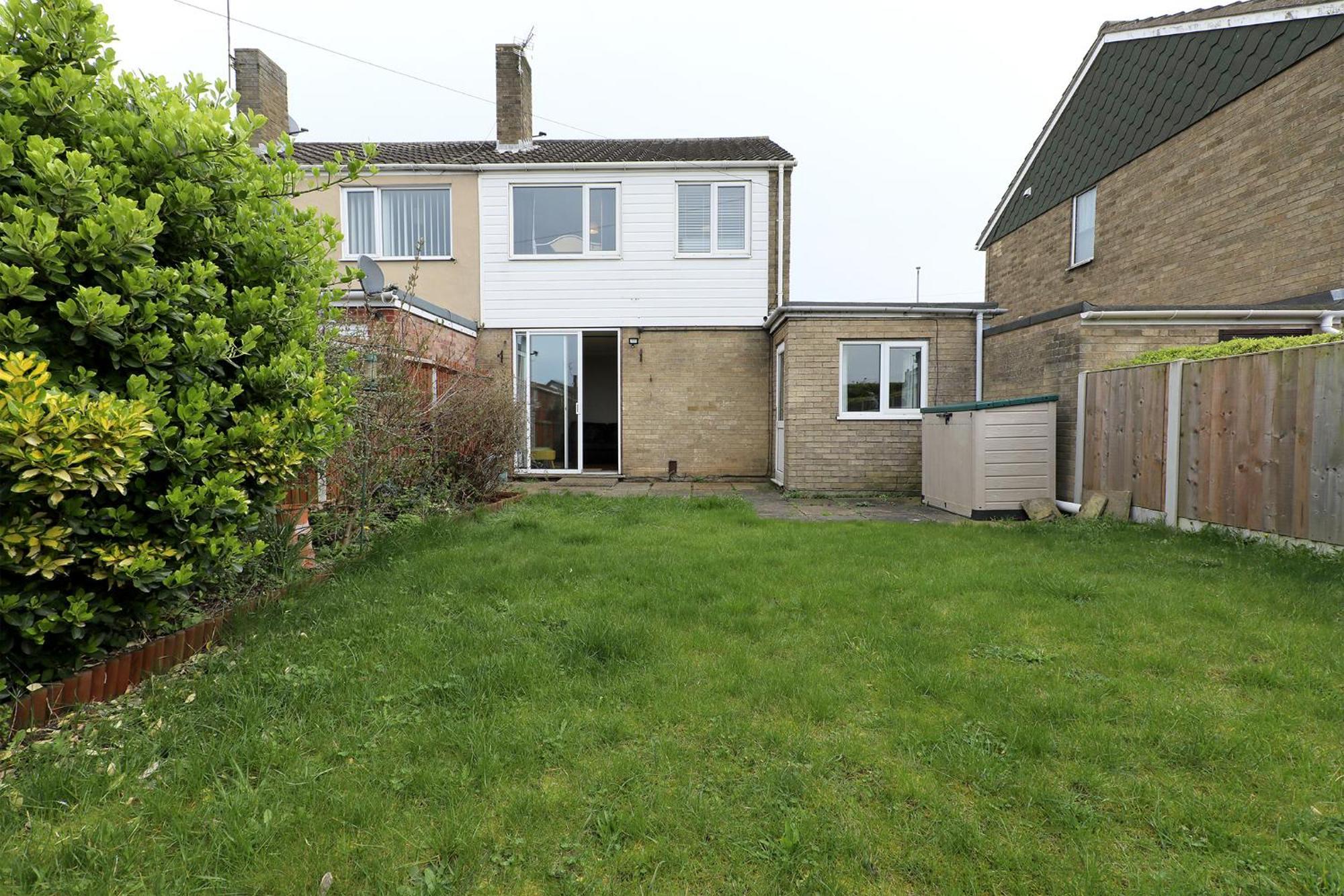 Lovely 3 Bedroom House With Free Parking & Garden *