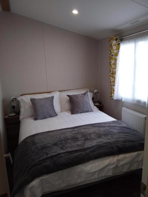 Homestay 3 Bedrooms Sleeps 8 Self Catering House Near California Cliffs And Great Yarmouth Beach,norfolk