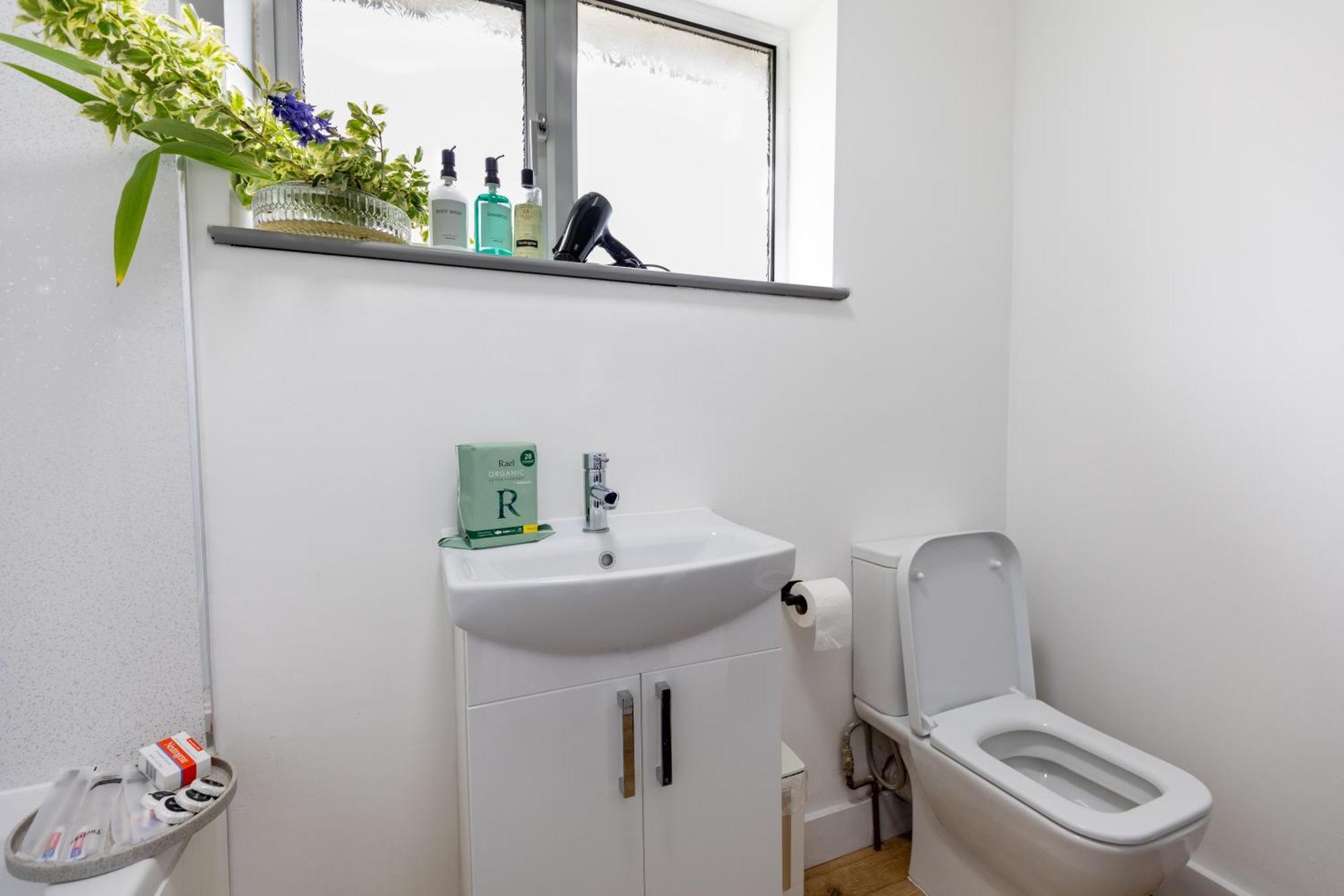 Epiphany Homes - 4 Bedroom House In - Contractor Friendly - Close To Airport And Hospital *