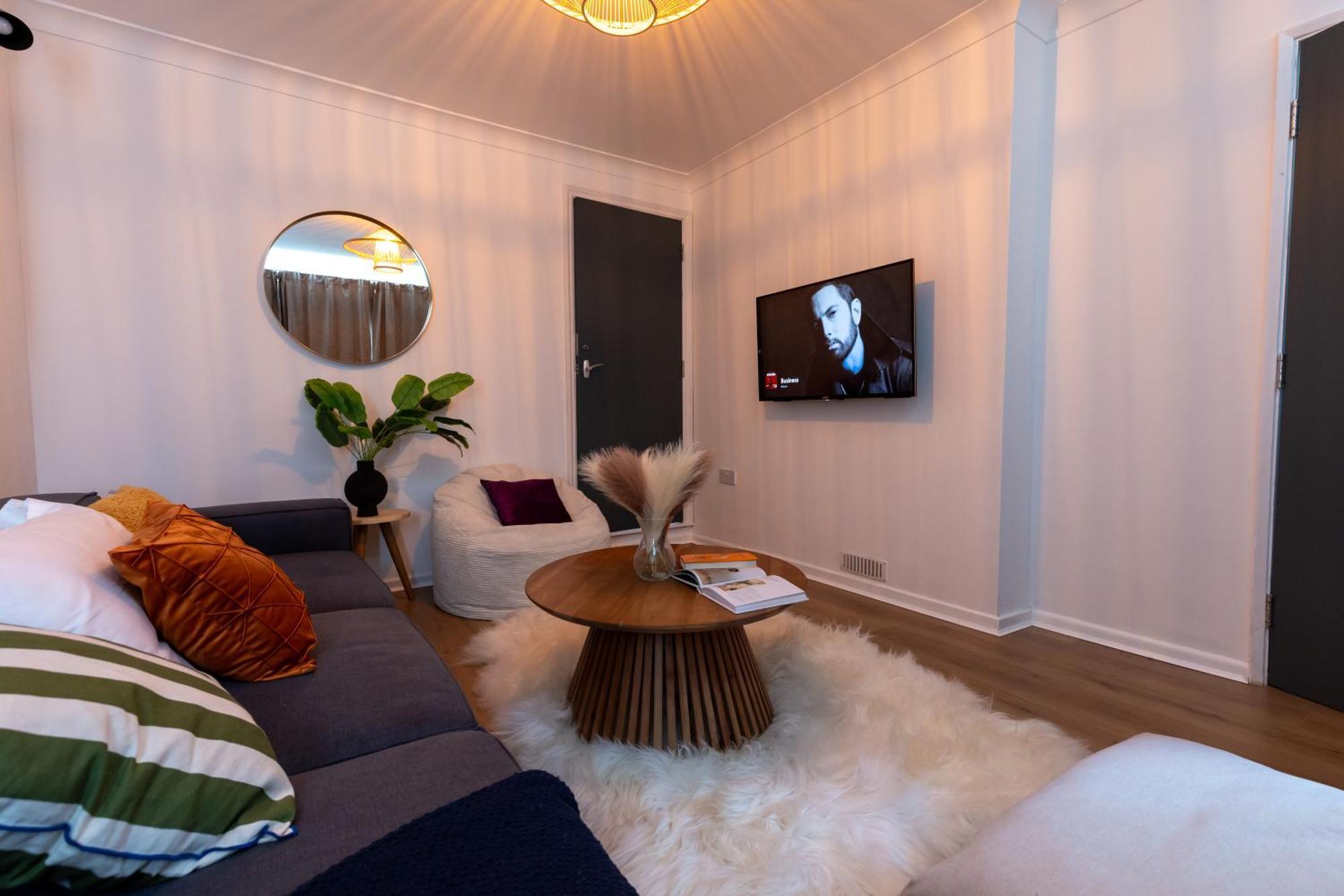 Epiphany Homes - 4 Bedroom House In - Contractor Friendly - Close To Airport And Hospital *