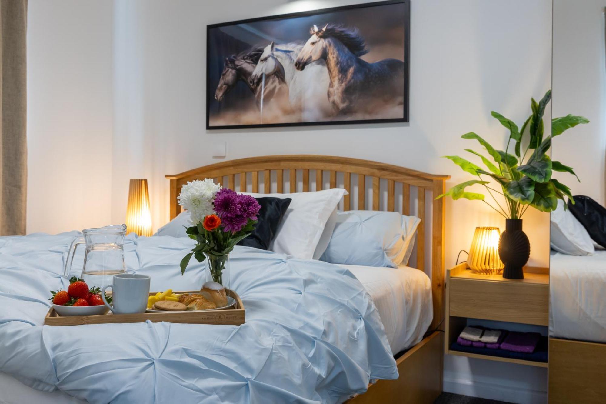 Epiphany Homes - 4 Bedroom House In - Contractor Friendly - Close To Airport And Hospital Homestay *
