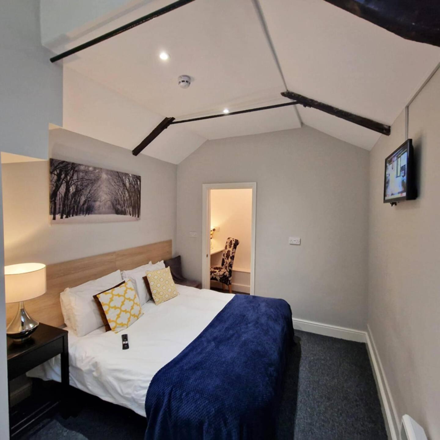 Center Ground Floor Flat With Patio &parking Aparthotel *