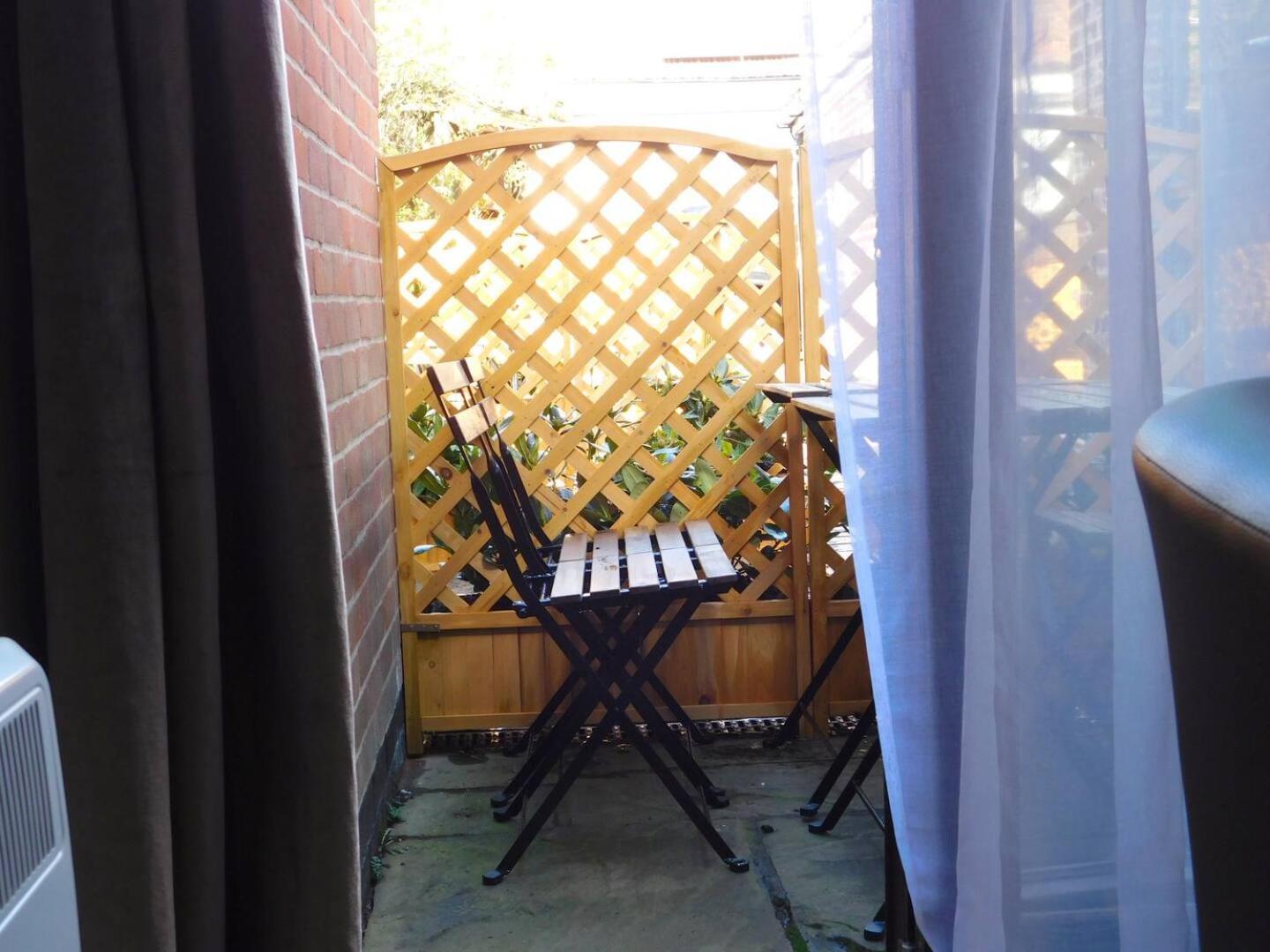 Aparthotel Center Ground Floor Flat With Patio &parking