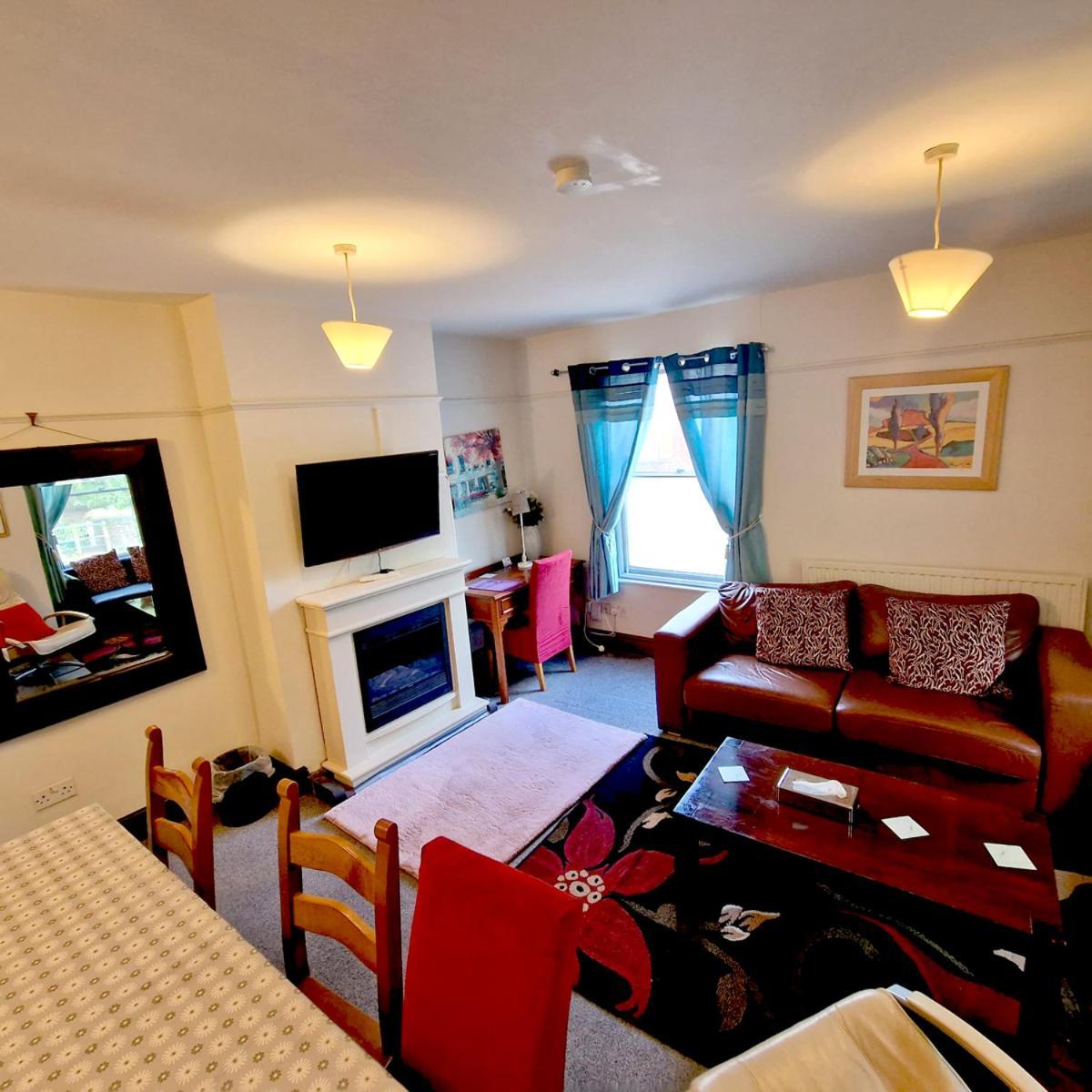Contactors House 4-br 6-beds & Parking For 3 Vans Holiday home Norwich