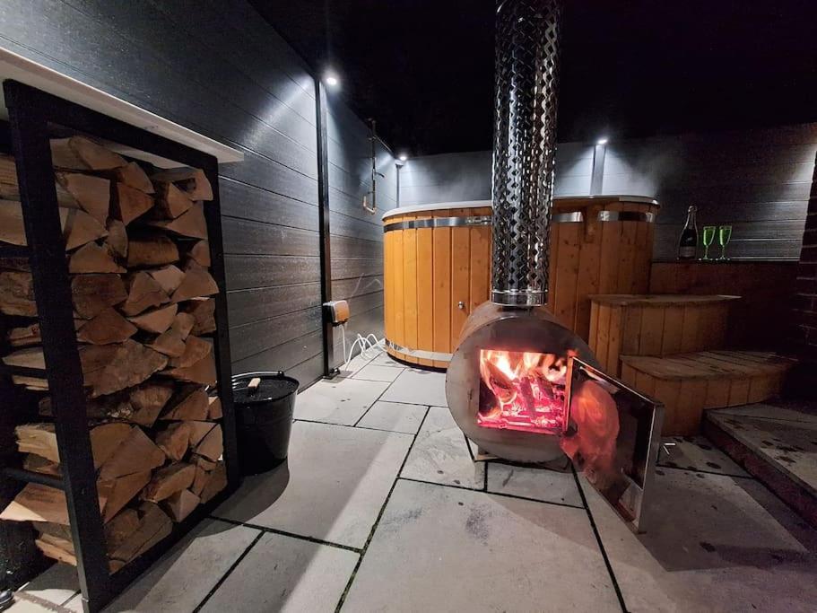 Stylish Escape With Wood-Fired Hot Tub