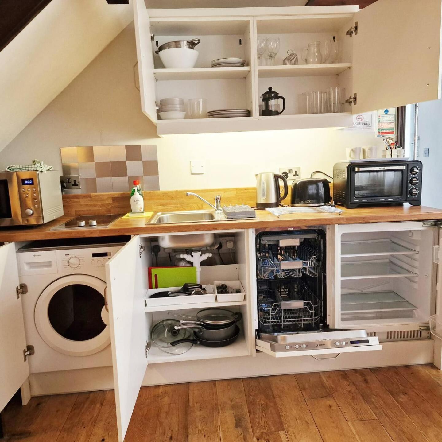 Quiet Courtyard Lodge6, Outside Seating & Parking * Norwich