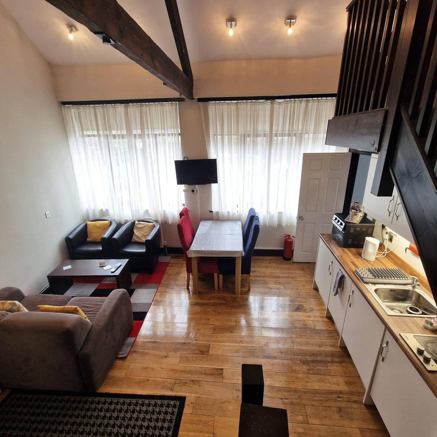 Apartamento Quiet Courtyard Lodge6, Outside Seating & Parking *