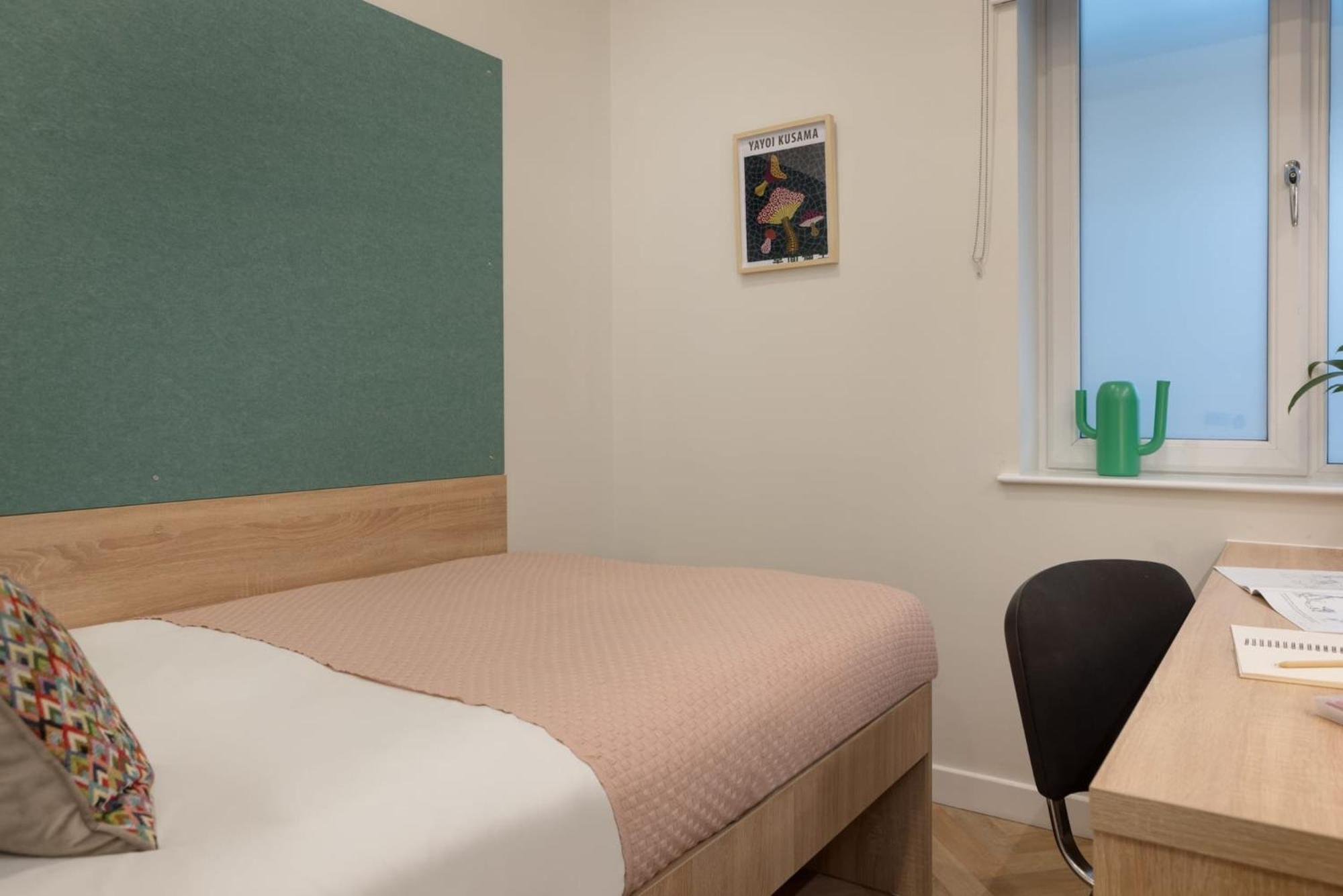 For Students Only - St Crispin's House Apartment *
