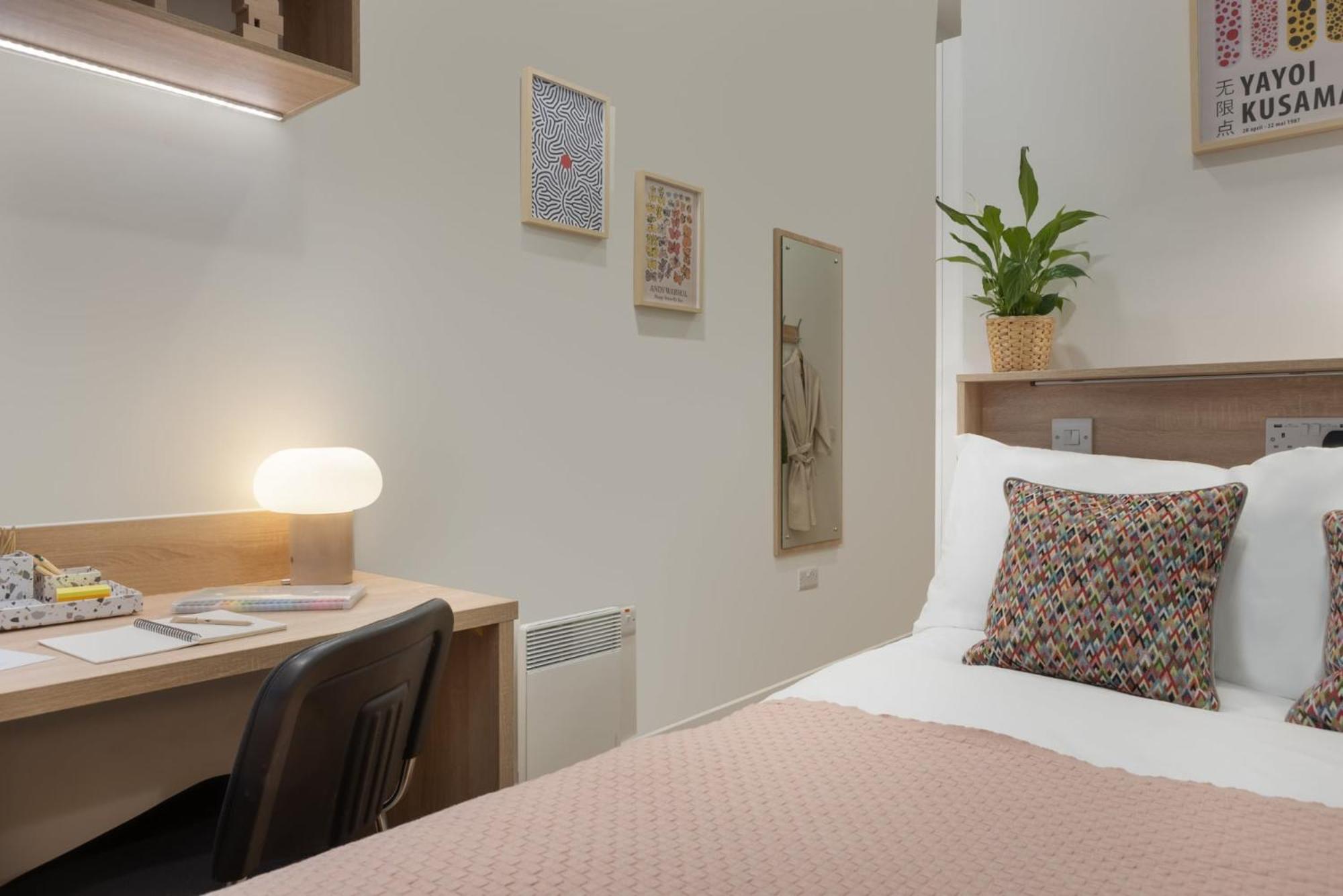 For Students Only - St Crispin's House Apartment