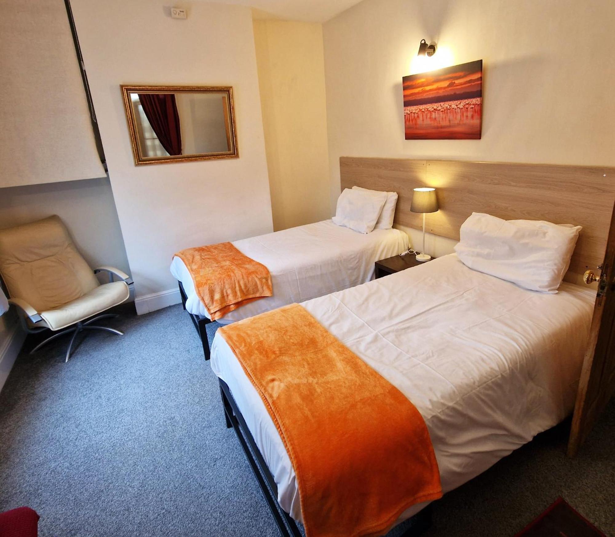 Contactors House 4-br 6-beds & Parking For 3 Vans * Norwich
