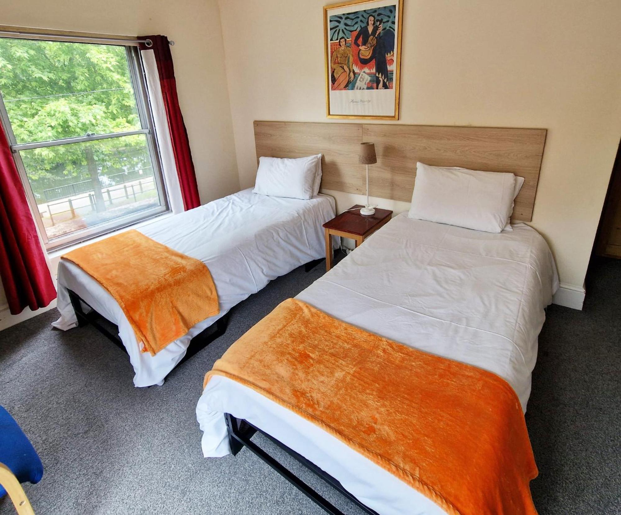 Holiday home Contactors House 4-br 6-beds & Parking For 3 Vans *